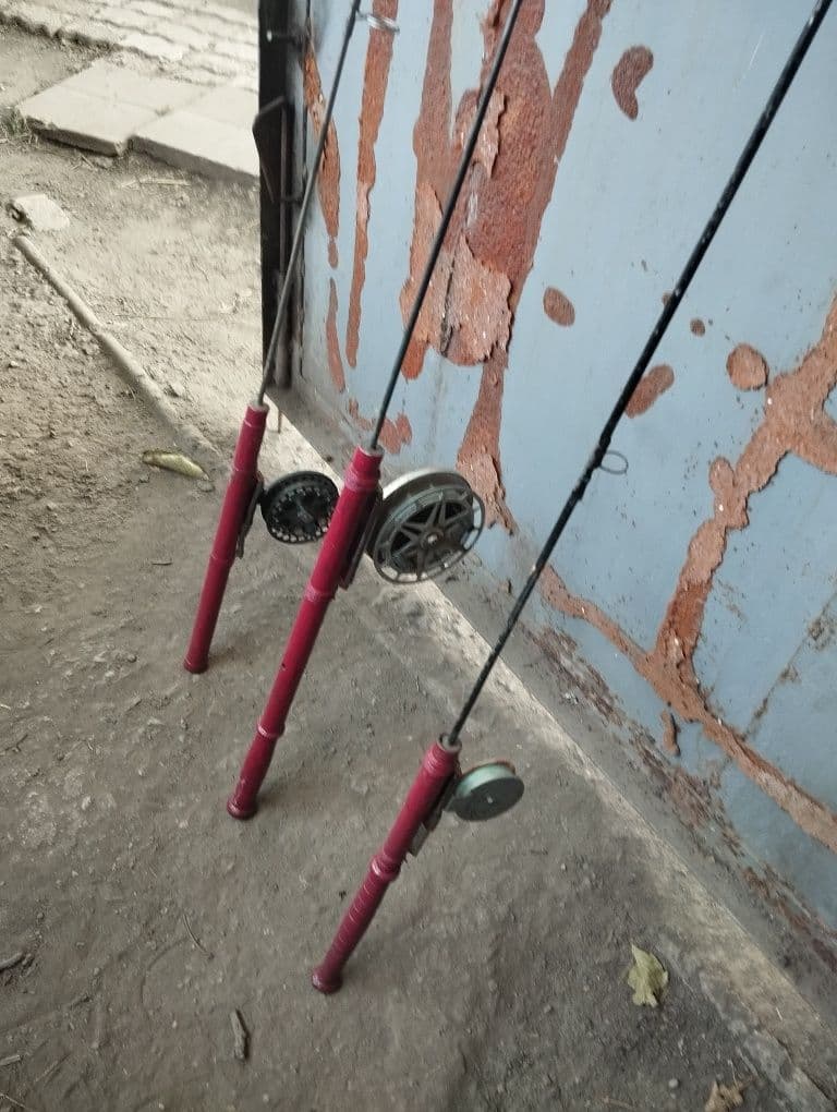 Спінінги з котушками, 3 шт., Матвіївка, Запорізька обл. — фото 2 з 5