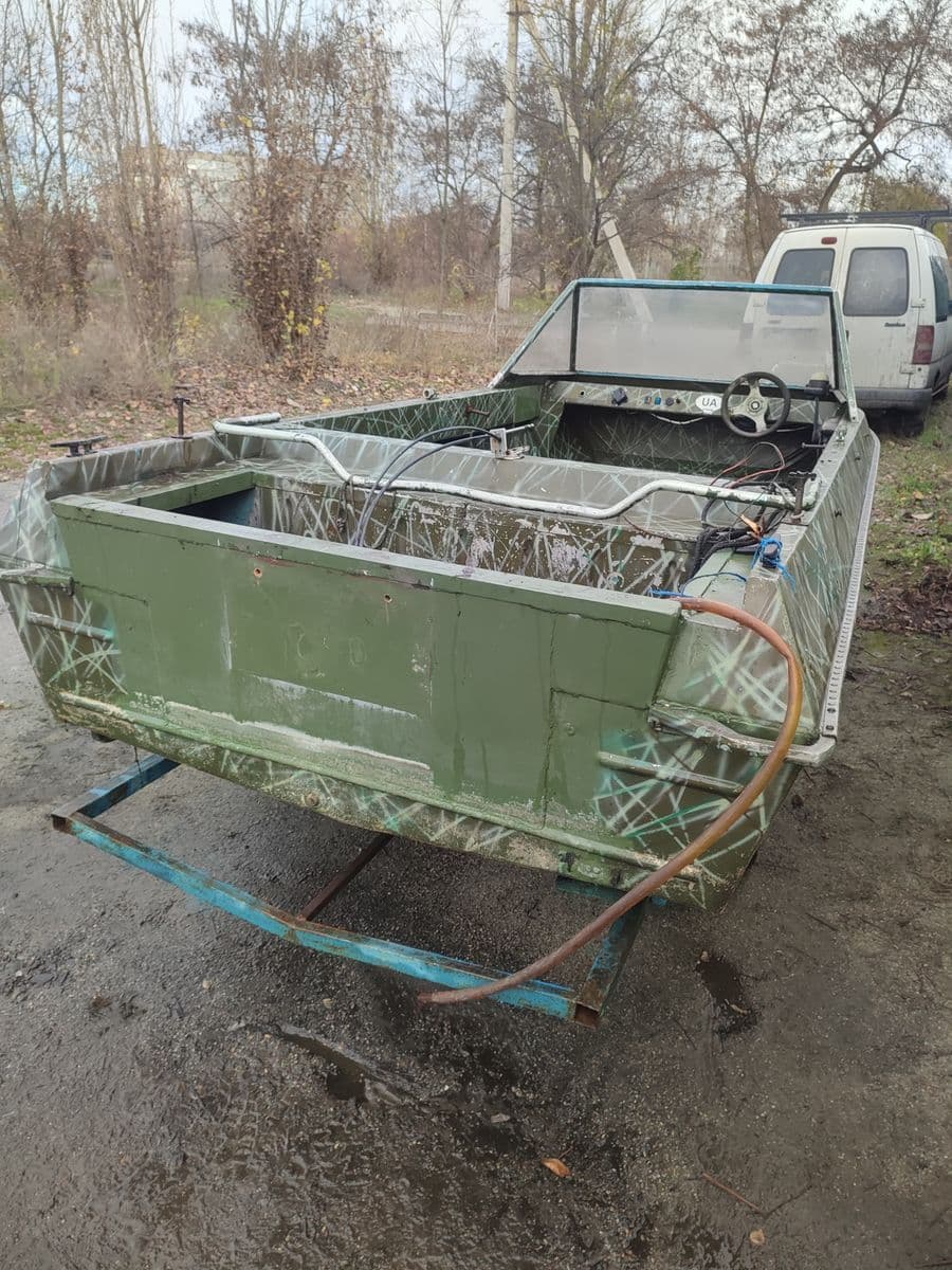 Корпусний човен Крим без мотора, Горішні Плавні, Полтавська обл.