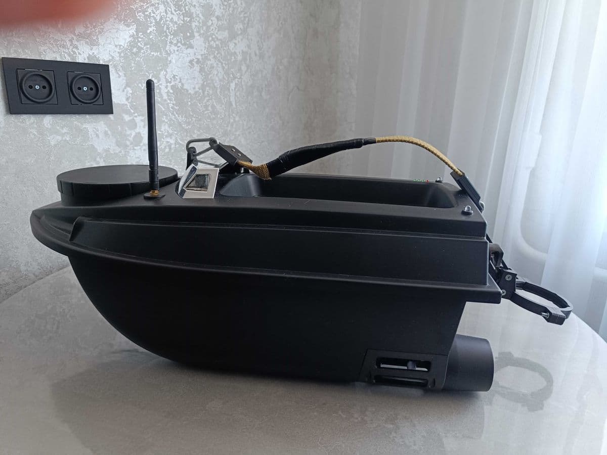 Кораблик прикормковий Flytec V030 з ехолотом та GPS, Коростень, Житомирська обл.