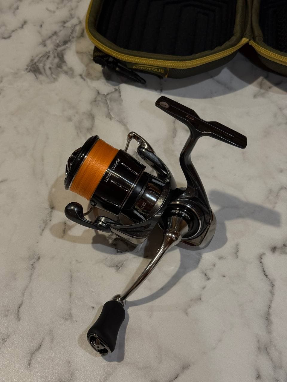 Спінінгова котушка Daiwa Luvias 2500S