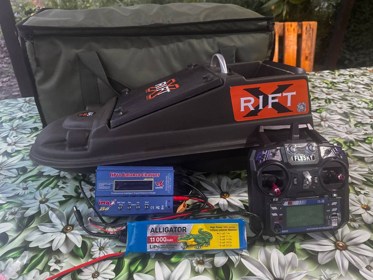 Кораблик для завозу прикормки Rift-X Profi