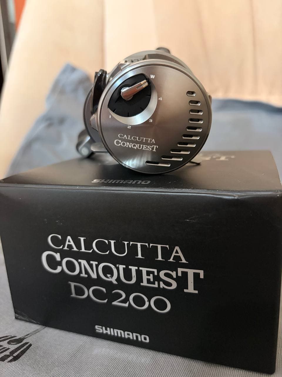 Мультиплікаторна котушка Shimano Calcutta Conquest DC 200