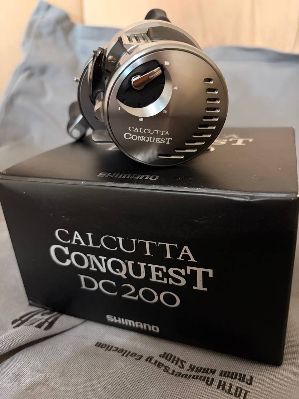 Мультиплікаторна котушка Shimano Calcutta Conquest DC 200 — фото 2 з 5