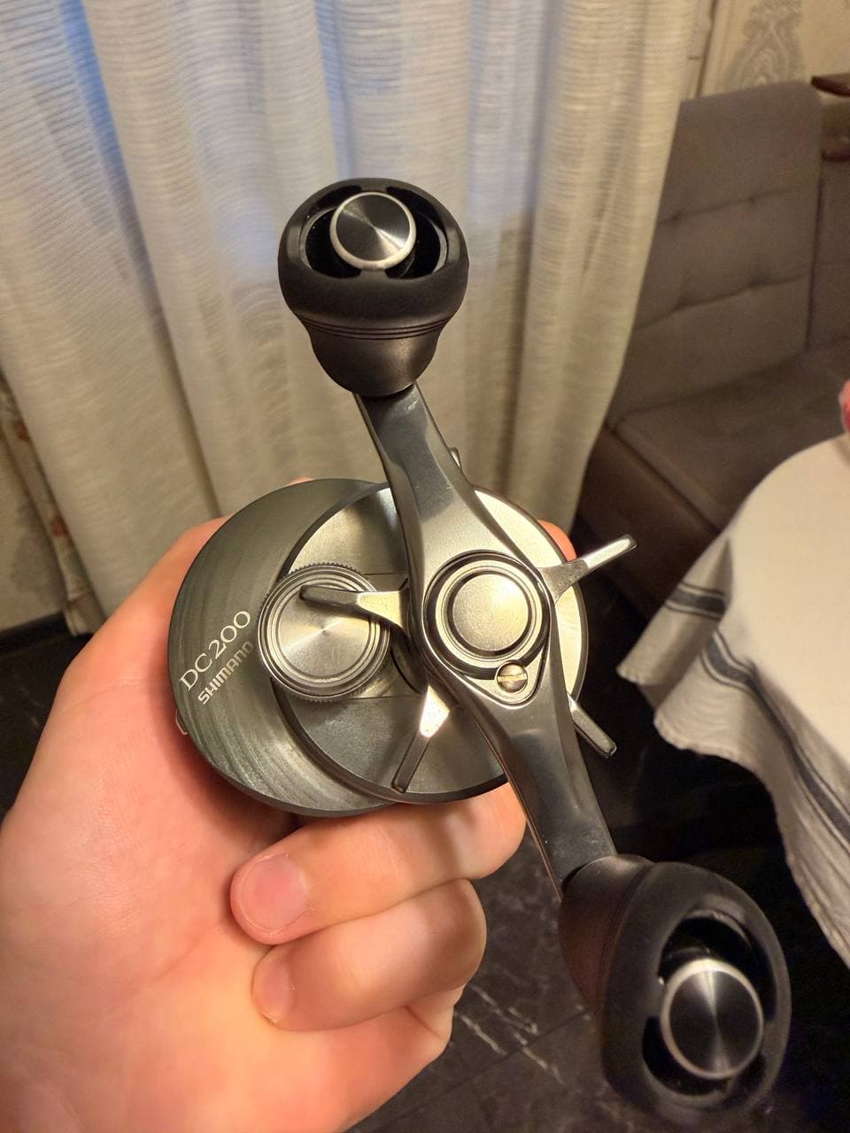 Мультиплікаторна котушка Shimano Calcutta Conquest DC 200 — фото 2 з 5