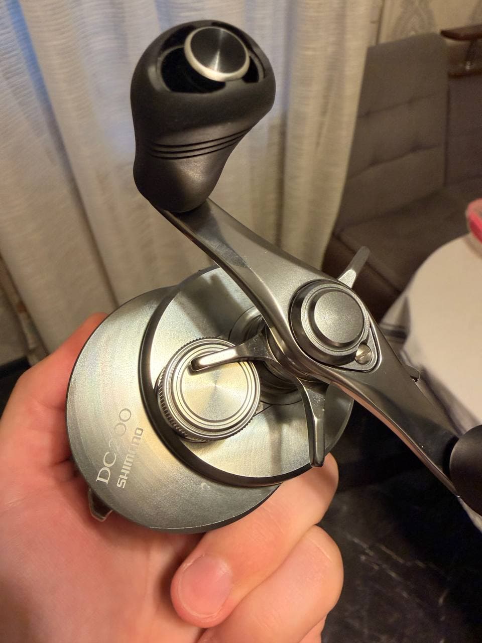 Мультиплікаторна котушка Shimano Calcutta Conquest DC 200 — фото 3 з 5
