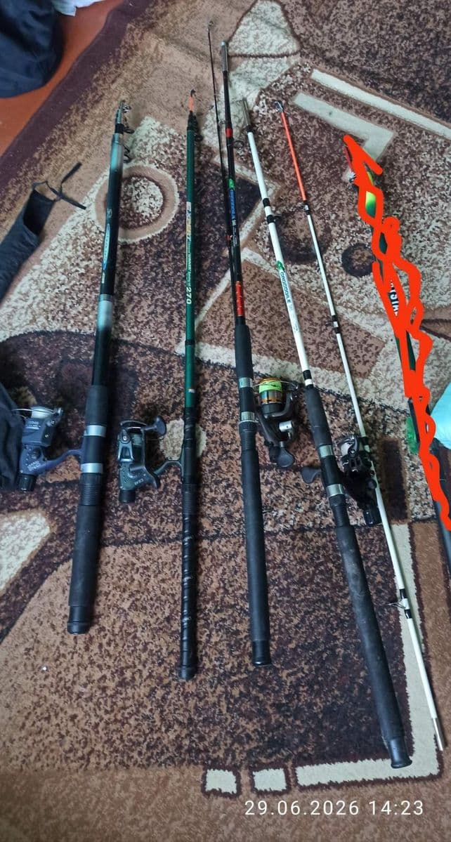 Вудилища з котушками та підсак, Глухів, Сумська обл.