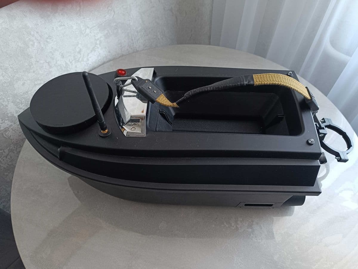 Кораблик прикормковий Flytec V030 з ехолотом та GPS, Коростень, Житомирська обл. — фото 2 з 5
